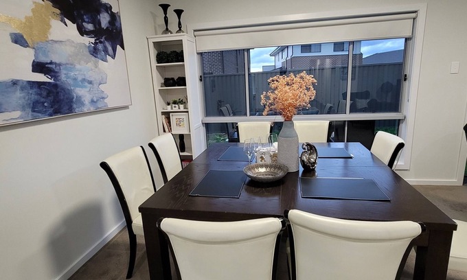 Rouse Hill Casa | New 5 bedroom house in Rousehill Center - Train, Shopping centre
