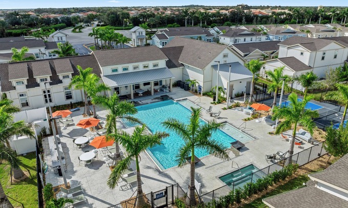 Port Saint Lucie Casa | New 5 Star home with Heated Pool/BBQ/minutes HCA Hospital/Cleveland clinic.