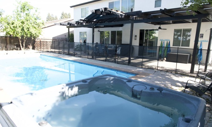 Visalia Casa | New 5BR Pool House near Sequoia w/BBQ/3700Sqft
