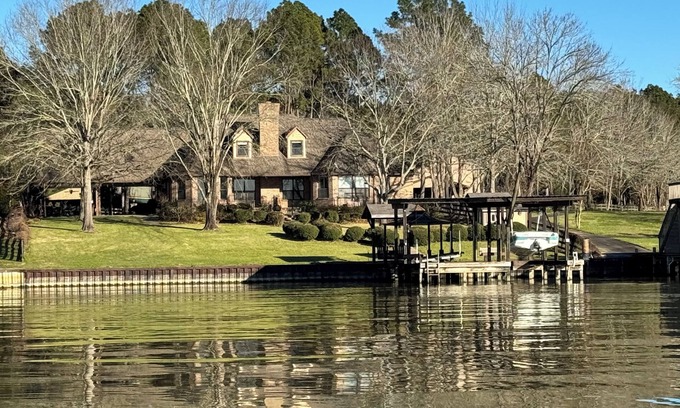 West Livingston Casa | New 6-Acre Lake Escape with dock