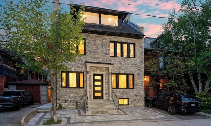 Midtown Toronto Casa | *NEW* 6 BR Luxury Stay Steps Away from Yorkville
