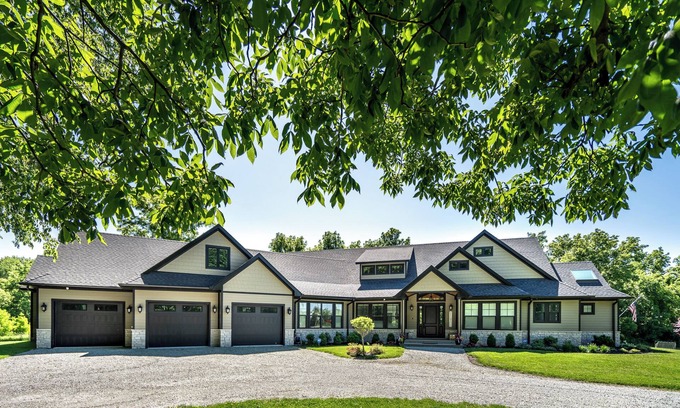 Delong Casa | NEW 6BR/6BA Home Minutes from Maxinkuckee Lake!