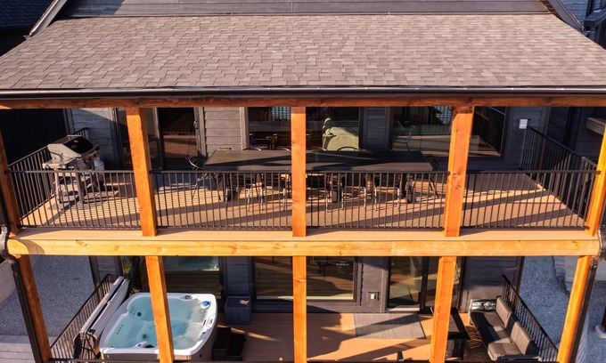 Branson Casa | New 7 bdrm home (sleeps 28) w/ lake views, hot tub, & outdoor dining!