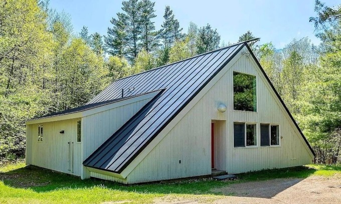 Jamaica Chalet De Esquí | New! 7 min to Stratton access road, Hiking, HotTub Sauna EV