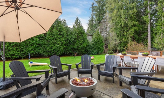 North Creek Casa | NEW 7BR Retreat |Sleeps 16| Theater, Gym, & More!
