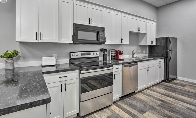 Albert Lea Apartamento | NEW! Albert Lea Apartment: Walk to Fountain Lake!