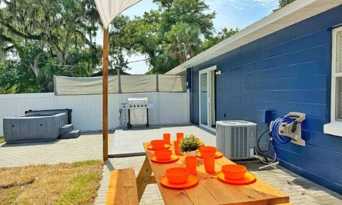 Port Orange Casa | NEW Amazing 2Bd House with Jacuzzi - Up 6 Guests-Private Backyard!