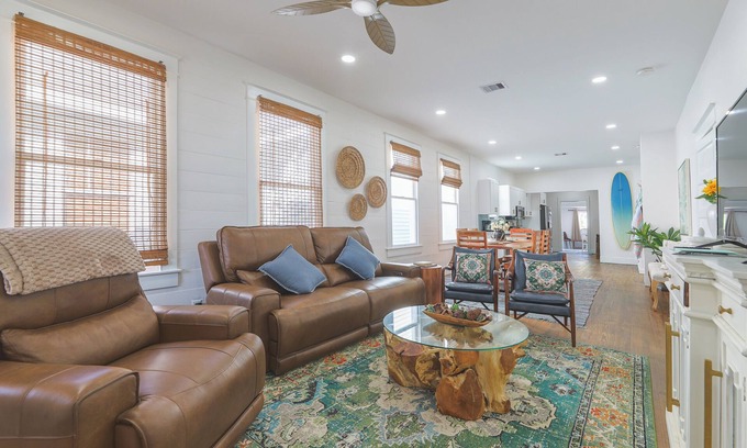 Galveston Casa | New! Amazing Downtown Location! Walk to Beach, Bars & Restaurants!