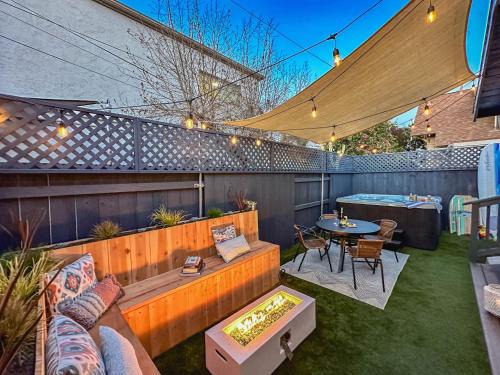 Hillcrest Casa | NEW Amazing Urban Oasis Spa-Fire-Deck-Gr8 Deal