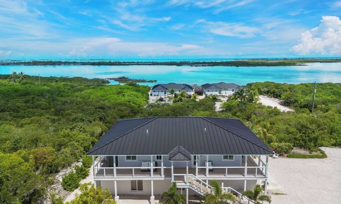 Hartswell Casa | NEW! Amazing view, two king bedroom w/ensuite bathrooms. Private heated pool.
