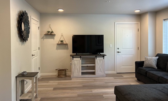 Cottage Grove Apartamento | New and conveniently located