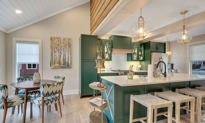 Boyne City Casa | New and Fully Remodeled | .6 miles to Downtown Boyne | Pet Friendly | Hot Tub