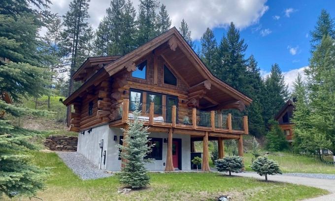 East Kootenay Cabina | New and modern cozy cabin near Kimberly!