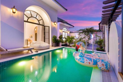 Son Tra Villa | New and spacious villa with 3 private bedrooms and swimming pool, 5 minutes to Han river, free parking