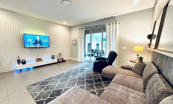 Silver Creek Casa | NEW and Stylish Townhouse - 13miles from DISNEY Complex