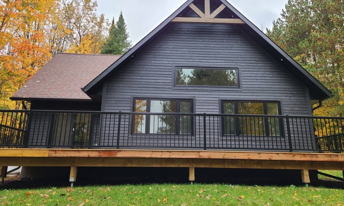 Irondale Cabaña | New and Very Private Lakefront Cottage 5-Br, 3-Ba