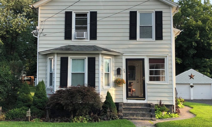 Southington Casa | NEW-Another Fun Downtown Location 1st floor