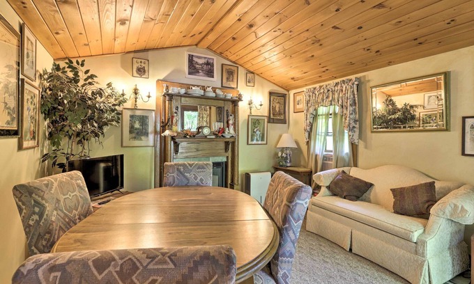 Woodstock Casa | NEW! Antique-Filled Home, 1/2 Mi to Woodstock Fair