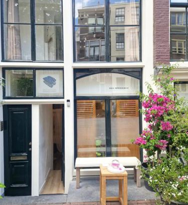 Burgwallen Nieuwe Zijde Apartamento | New Apartment in the Heart of Amsterdam
