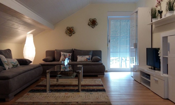 Schwandorf Apartamento | Nuevo apartamento que te invita a relajarte y explorar la región.