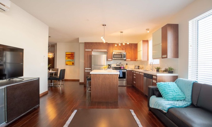 Regina Condominio | NUEVO Aura de nueva construcción y espacioso condominio de 2 habitaciones y 2 baños