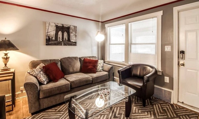Pontiac Casa | NEW! AutoManiac spot in the heart of Pontiac/3 beds 2 baths