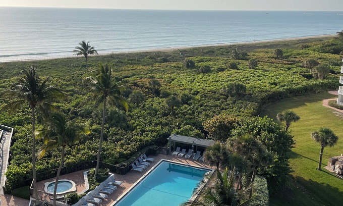 Fort Pierce Shores Condominio | NEW AVAILABILITY!! Luxury Oceanfront Condo 2 Bed/2 Bath North Hutchinson Island.
