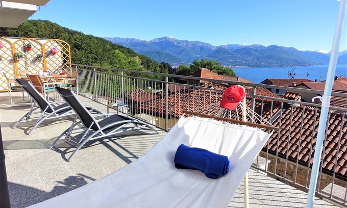 Stresa Apartamento | Nuevo apartamento luminoso y soleado con gran terraza, vistas panorámicas y conexión Wi-Fi gratuita.