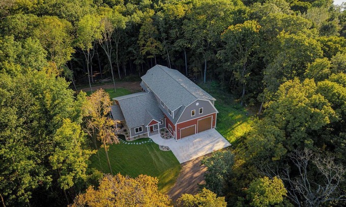 Balsam Lake Otro | NEW Barndominium with INDOOR Pickleball Court in Balsam Lake