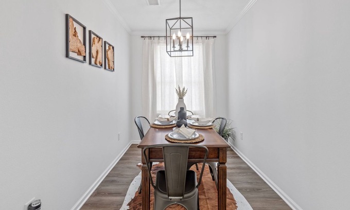 Lake Charles Casa | New! “Bayou Bungalow: Work or Wander”