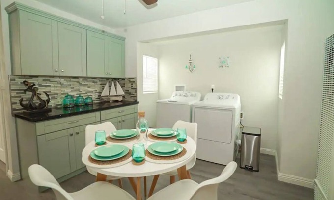 Stockton Casa | NEW*Beach-house vibe Mins from downtown+beach+mall