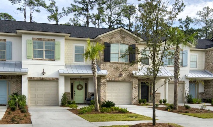 Saint Simons Island Casa | New Beach Townhouse with Pool! Tennis, Pickleball & Bocce around the corner!