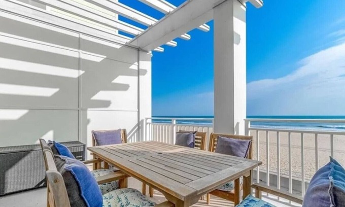 Sandbridge Condominio | New! Beachfront 3bd/2Bth/Pool/Hot tub 104A
