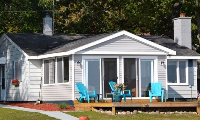 Lake City Cabaña | New Beachfront Cottage