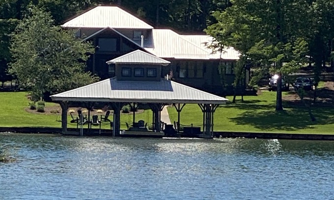 Dadeville Casa | New beautiful 5 star listing Lake Martin home located only 35 min. from AUBURN!