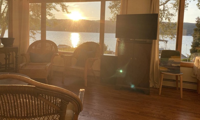 Hammondsport Cabaña | NEW Beautiful lakefront cottage on east side of Keuka lake WITH BOAT LAUNCH