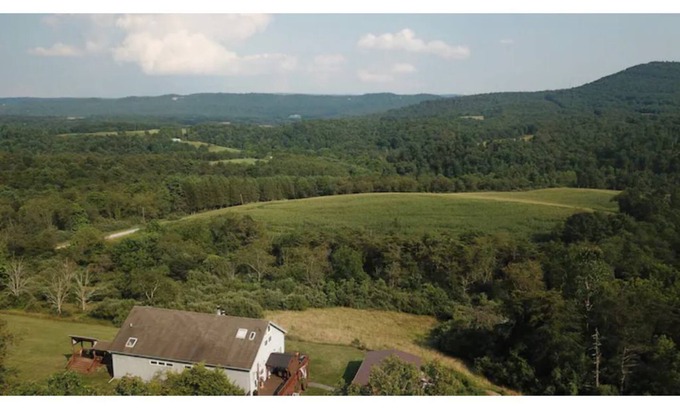Harrisonville Cabina | *New* Beautiful Lodge sleeps 10 adults & 3 kids w/Pano Mountain Views *Hot tub*
