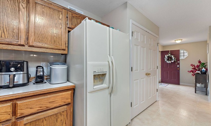 Gladstone Casa | NEW! Beautiful Townhome 11 minutes to Downtown