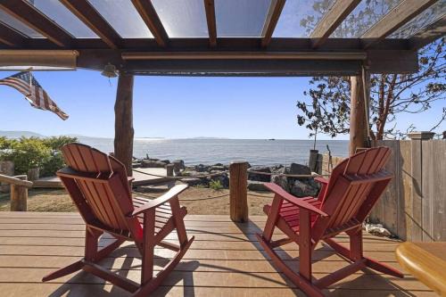 Ferndale Casa | New Beautiful Waterfront at Sandy Point