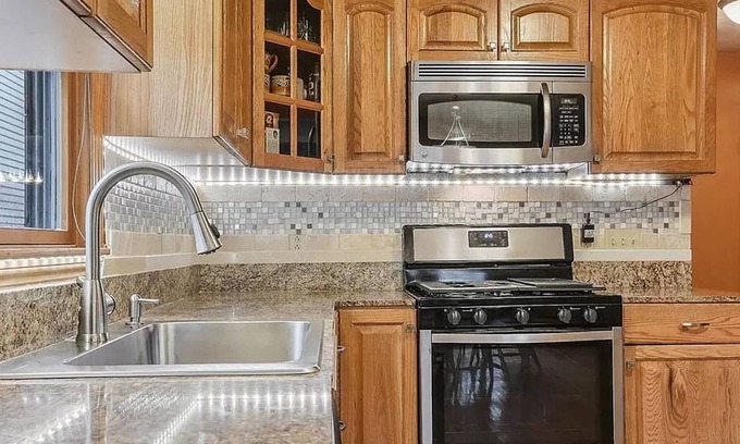 Beverly Casa | *NEW Beverly Townhouse Minutes to Salem, Beach+Train!
