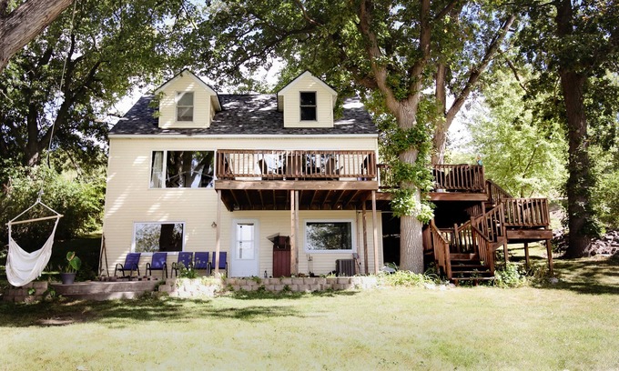 Ortonville Casa | New! Big Stone 4 Bedroom Renovated Home