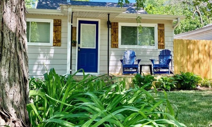 Newville Casa | NEW! Blue Door Escape ~ Fully Updated w/ Sunroom