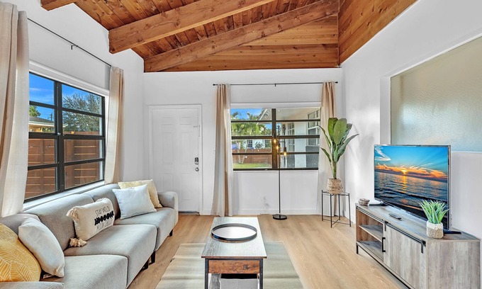 West Hollywood Apartamento | NEW* Boho Chic Chateau Unit #2