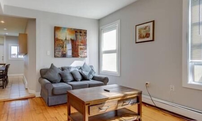 Dudley - Brunswick King Condominio | NEW! Boston Condo Near MBTA, 3 Mi to Fenway! (U2)