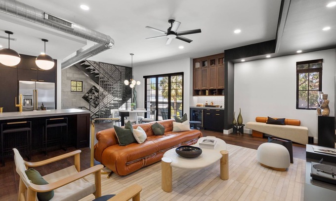 Hyde Park Casa | NEW! Breathtaking Home In Hyde Park w/ Pvt Balcony