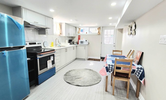 Toronto Apartamento | New bright lower legal unit apartment