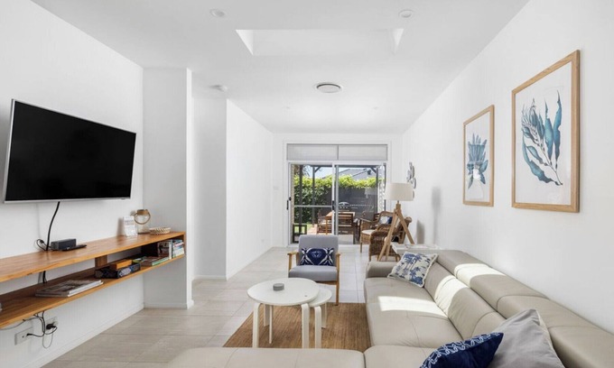 Fingal Bay Casa | Nueva villa moderna y brillante familiar, cerca de Beach Dogs también son bienvenidos. Wifi gratuito + Netflix