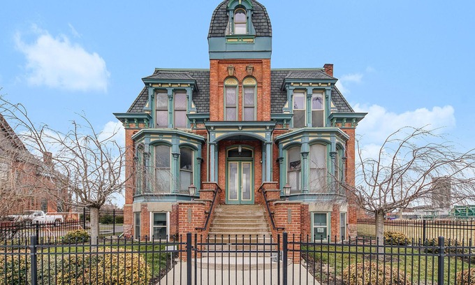 Brush Park Condominio | NEW! Brush Park Brilliance! Walk->Stadiums DT Luxe 3BR