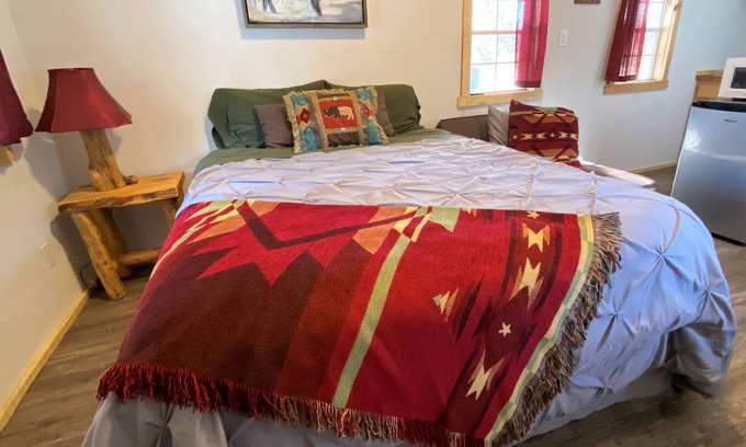 Custer Cabina | NEW! Buffalo Dreams Cabin at Dakota Dream B&B
