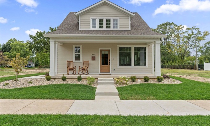 Northeast South Bend Casa | NEW BUILD COMPLETTION July2025 4 bed 3 bath. View of Notre Dame.
